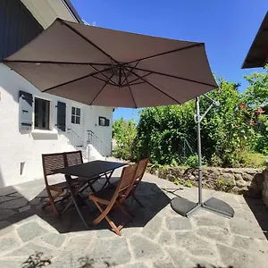 https://la-petite-maison-neuvecelle-maison-de-village.hotels-rhonealpes.com